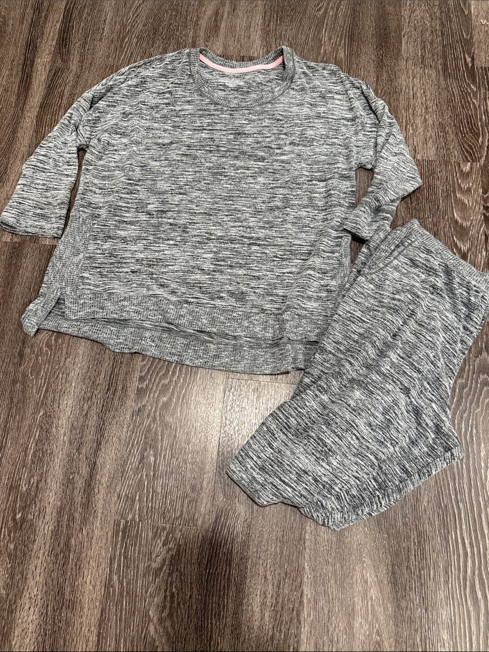 Cuddl Duds Heathered Gray Lounge Pajama Set with Pink Neck Trim size -Large